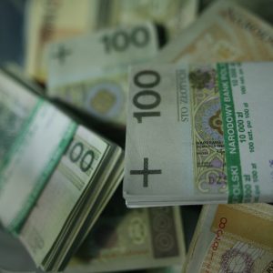 Paczki banknotów 100 zł (rekwizyt)