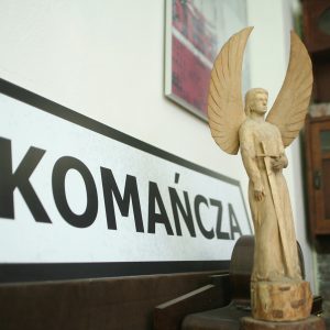 Drewniany anioł — rzeźba
