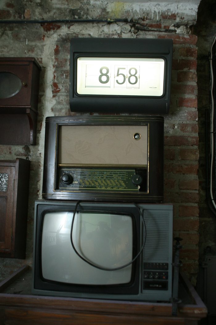 Telewizor PRL z radiem tunerowym