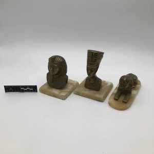 Alabastrowa figurka sfinksa