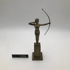 Figurka łuczniczki w stylu art déco