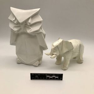 Minimalistyczna figurka sowy origami