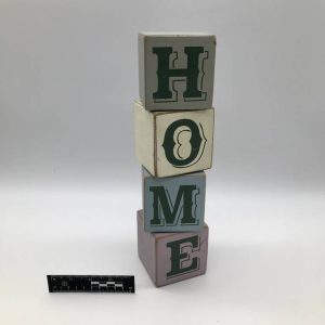 Drewniane klocki literowe HOME