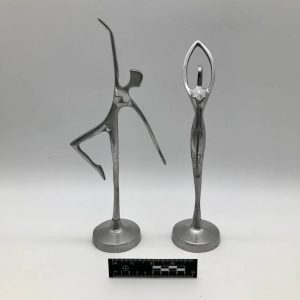 Rzeźba tancerki — modernistyczna sylwetka z metalu