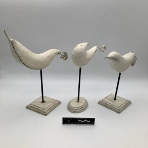 Figurka ptaka w stylu rustykalnym