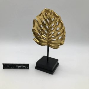 Złota figurka liść monstery