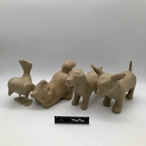 Figurka świnki z terakoty — ceramika ludowa