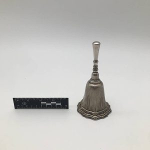 Srebrny dzwonek vintage w stylu art deco