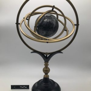 Globus armilarny w stylu art déco