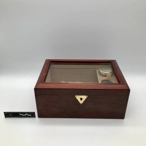 Mahoniowy humidor z przeszkloną pokrywą