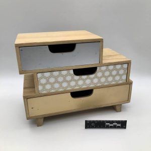 Skandynawska mini-komódka kaskadowa