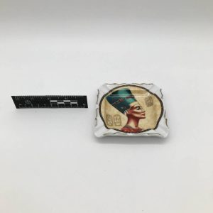 Ceramiczna popielnica z motywem Nefertiti