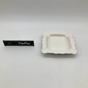 Porcelanowa popielnica w stylu mid-century