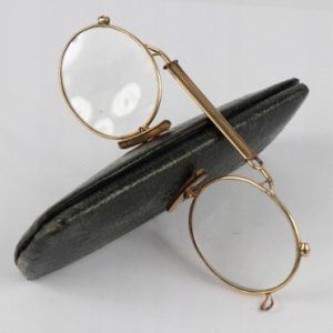 Okrągły pince-nez w kolorze antycznego złota
