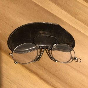 Metalowe okulary windsor ze skórzanym etui