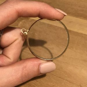 Złote oprawki rimless w stylu lat 90.
