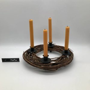 Świecznik wieńcowy z naturalnych gałązek wierzbowych
