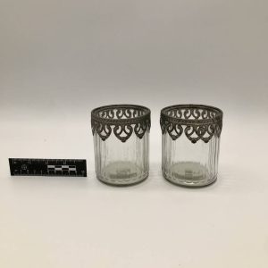 Para wiktoriańskich świeczników szklano-metalowych