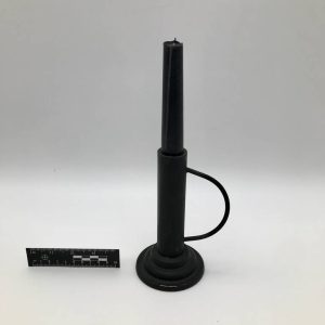 Wysoki czarny świecznik minimalistyczny