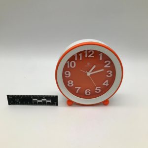 Budzik elektroniczny w kolorze pomarańczowym