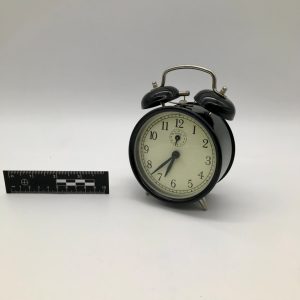 Czarny budzik mechaniczny z dzwonkami